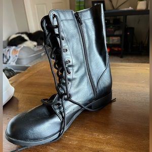 safeTstep black zip-up boots US 9.5